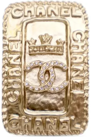 CHANEL 20th Century vergoldete runde CC Crown Brosche mit Kristallen