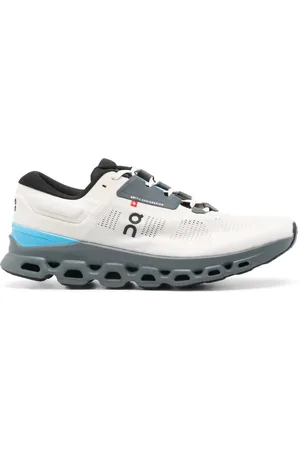 On Running Cloudstratus Sneakers
