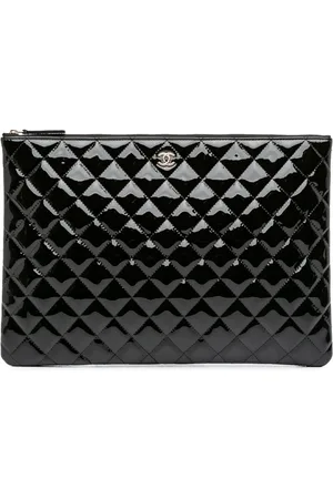 CHANEL 2019 große O Case Clutch aus Lackleder