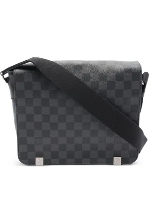 LOUIS VUITTON 2017 District PM Schultertasche