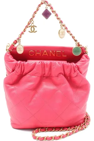 CHANEL 2021 Schultertasche mit CC-Anhänger
