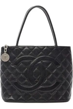 CHANEL 2000-2002 Caviar Medallion Shopper
