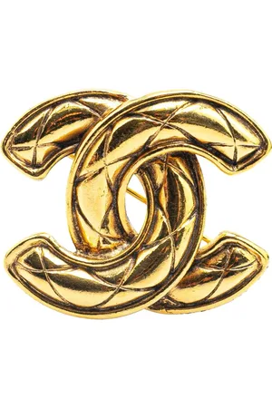 CHANEL 1970-1980 vergoldete CC Brosche mit Steppung