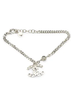CHANEL 2021 silberfarbenes Armband mit CC-Strassanhänger
