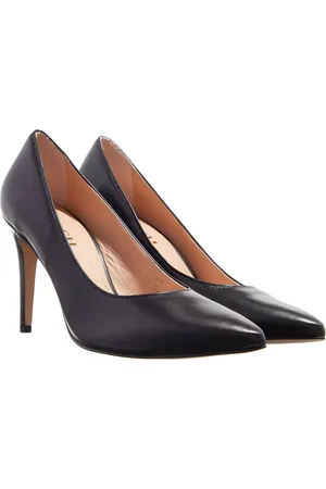 Leather pumps on on sale sale