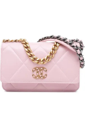 CHANEL Portemonnaie - 2021-2023 Quilted Lambskin 19 Wallet on Chain - Gr. unisize - in Gold - für Damen