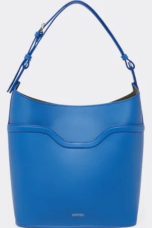 FERRARI Eimertasche aus genarbtem Leder