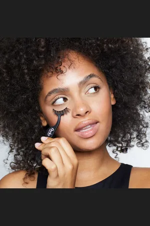 Fleeky Lash helper
