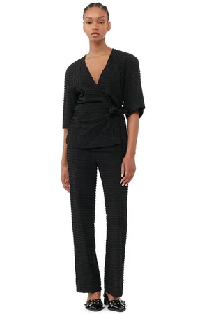 Ganni Schwarze, kurz geschnittene Seersucker-Hose mit Stretch in Damengröße 36 Elastan/Nylon/Recycelte Polyester
