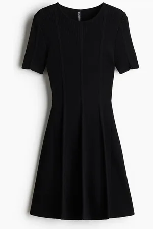 H&M Ausgestelltes Kleid aus Rippstrick - - Damen