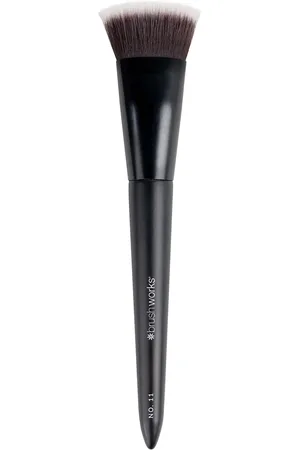 Brushworks No. 11 Flat Top Contour Brush