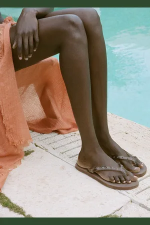 MANGO Sandale mit gestanzten Vinylriemen - Damen - 41