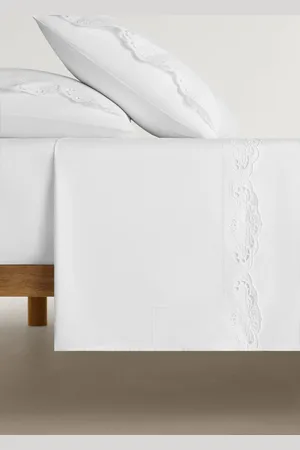MANGO Besticktes Baumwoll-Bettlaken mit Lochstickerei für Bettgröße 135/140 cm - Home - 135/140 cm Bett