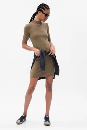 GAP Strickkleid 792860-00 Slim Fit