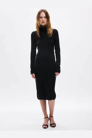 GAP Strickkleid 814747-01 Slim Fit