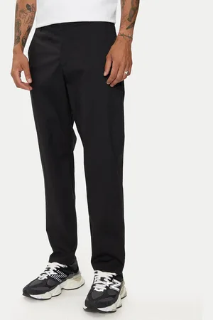 New Balance Stoffhose Athletics Standard MP43554BK Regular Fit