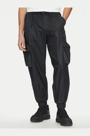 Nike Jogginghose FB7911 010 Regular Fit
