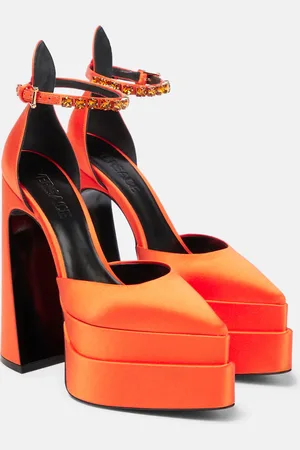 VERSACE Plateau-Pumps Aevitas Pointy aus Satin
