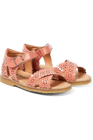 Petit Nord Sandalen Crossover Scallop Flower aus Lackleder