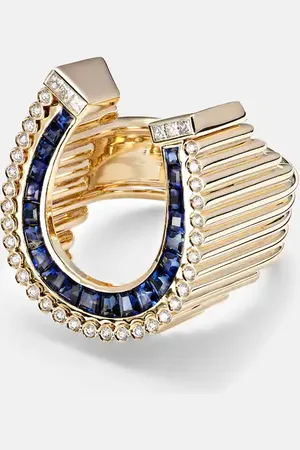 Marie Lichtenberg Ring Horseshoe aus 18kt Gelbgold mit Diamanten und Saphiren