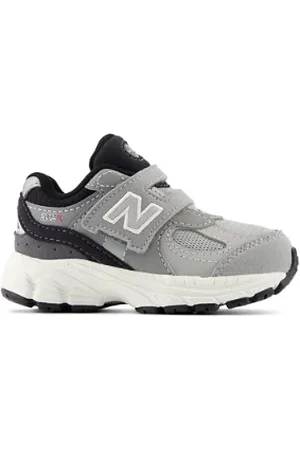 New Balance Kinder 2002 Hook & Loop in , Leather