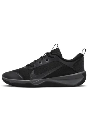Nike Omni Multi-Court Hallenschuh für ältere Kinder