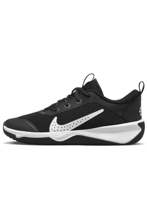 Nike Omni Multi-Court Hallenschuh für ältere Kinder