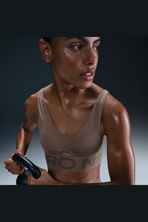 Nike Pro Indy Plunge gepolsterter Sport-BH mit mittlerem Halt