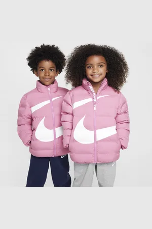 Nike Wrapped Swoosh Puffer-Jacke mit Prägung (jüngere Kinder)