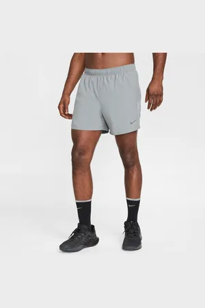 Nike Challenger vielseitige 2-in-1-Shorts mit Dri-FIT-Technologie (Herren, ca. 13 cm)