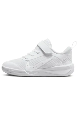 Nike Omni Multi-Court Schuh für jüngere Kinder