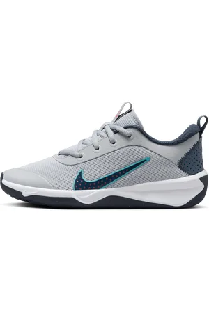 Nike Omni Multi-Court Hallenschuh für ältere Kinder