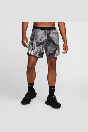 Nike Trail Stride Dri-FIT-Laufshorts mit integriertem Slip (ca. 18 cm) (Herren)