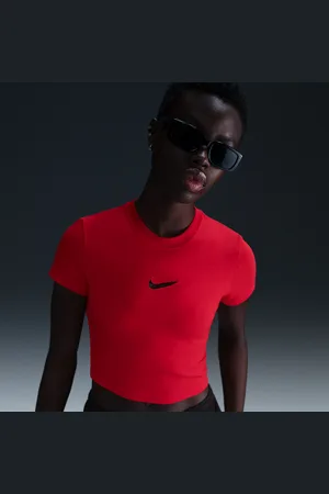 Nike Sportswear Chill Knit schmal geschnittenes Kurz-T-Shirt (Damen)