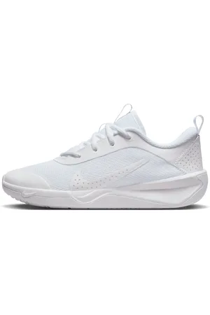 Nike Omni Multi-Court Hallenschuh für ältere Kinder