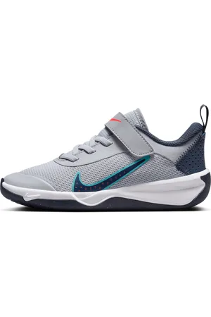 Nike Omni Multi-Court Schuh für jüngere Kinder