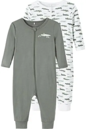 NAME IT Schlafoverall NBMNIGHTSUIT 2P ZIP AGAVE CROCODILE grün 50