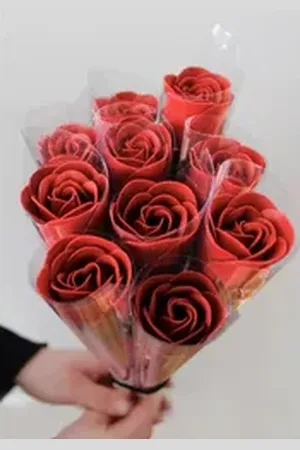 accentra Badezusatz Baderosen Strauß » Set 10 x Bade Rosen » Badekonfetti mit Rosen Duft, 1-tlg., » Seifenrosen » Blumenstrauß rot