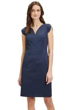 Betty & Co Etuikleid Betty & Co Etuikleid mit Jacquard Nahtführung blau 46