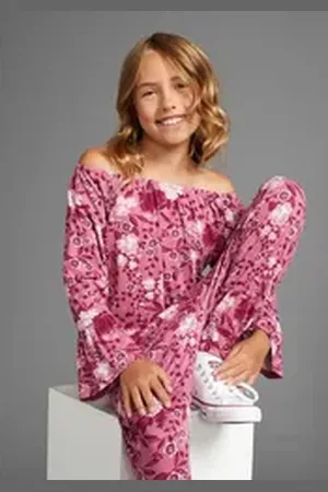 Kidsworld Carmenshirt Viskose-Shirt weite Passform, mit Blumenmuster und Aufdruck, Carmenausschnitt rot 164/170