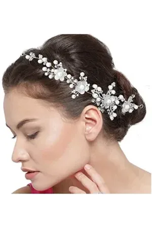 YouBella Haarclip Floral Stein Haar Rebe Für Frauen, Inhalt der Box: Haar Rebe x 1, Haar-Accessoire für Braut Hochzeit Funktionen Brautjungfer, Material: Kunststoff, Elegante Erscheinung silberfarben