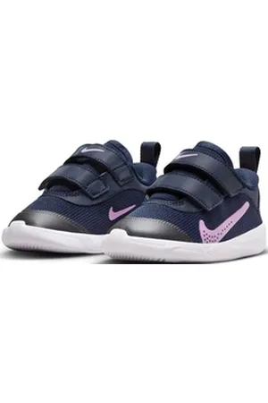 Nike Omni Multi-Court (TD) Hallenschuh mit Klettverschlüssen schwarz 22 EU