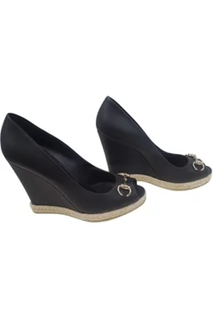 Gucci Miro Soft Nero 466710 A9L00 Plateausandaletten Goldfarbene Metalldetails schwarz