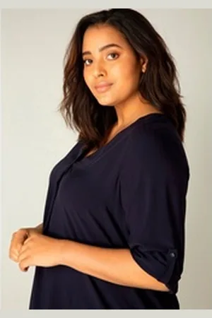 Base Level Shirtbluse Yanina mit V-Ausschnitt blau 52