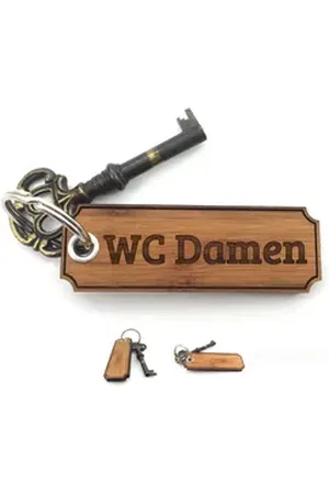 Mr. & Mrs. Panda Schlüsselanhänger WC Damen - Bambus - Geschenk, Holzschlüsselanhänger, Gravur, Schlüsse (1-tlg), Mit Naturöl versiegelt braun