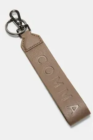 Comma, Comma Schmuckset Schlüsselanhänger mit Logo-Schriftzug, Logo braun