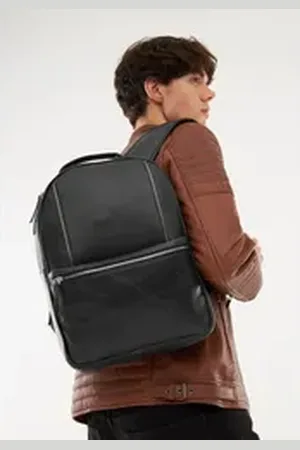 Bolongaro Rucksack BOBBY BACKPACK, Tragegriff oben, Verstellbare Träger, Hauptfach mit Reißverschluss schwarz