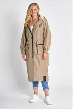 Zhrill Allwetterjacke AILA mit seitlichen Eingrifftaschen und Kapuze grün L