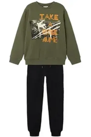 NAME IT Sweatanzug NKMOBELIX SWEAT SET BRU (Set, 2-tlg., Sweatshirt und Jogginghose), bestehend aus Hose und Oberteil grün 158