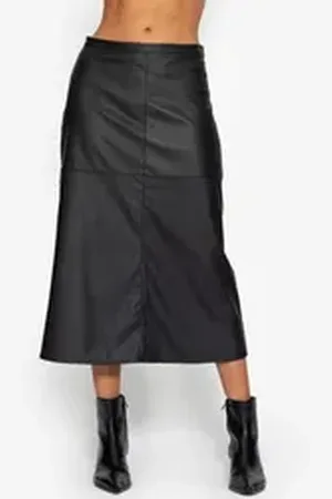 SASSYCLASSY Minirock Femininer A-Linien-Rock Damen aus Kunstleder Schwingender Rock Damen in edler Lederoptik Schwarz Camel schwarz M